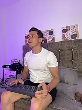 Snapshot of Andrewfalcon chatting on November 3, 2025, 6:42 pm Andrewfalcon online show from November 3, 2025, 6:42 pm