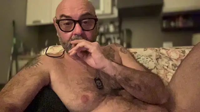 Snapshot of MM7026 chatting on May 11, 2026, 9:34 pm MM7026 online show from May 11, 2026, 9:34 pm