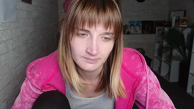 Snapshot of Nika_Kitten chatting on April 27, 2026, 10:35 am Nika Kitten online show from April 27, 2026, 10:35 am