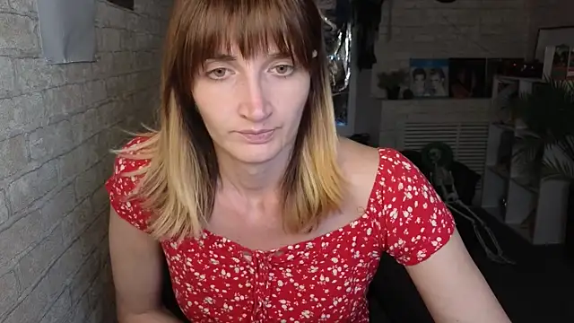 Snapshot of Nika_Kitten chatting on May 7, 2026, 10:42 am Nika Kitten online show from May 7, 2026, 10:42 am