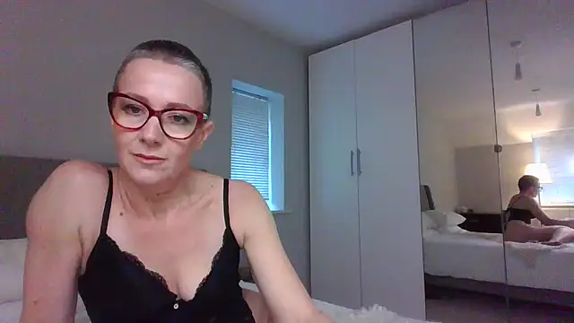 ELEGANT-ARIA36 online show from December 10, 2024, 12:05 pm