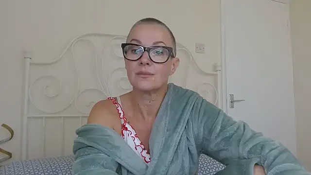 ELEGANT-ARIA36 online show from October 7, 2025, 12:35 pm