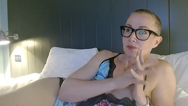 ELEGANT-ARIA36 online show from March 22, 2026, 8:23 pm