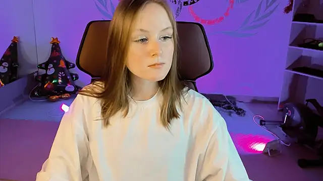 VivienLeeigh online show from December 26, 2024, 5:30 pm