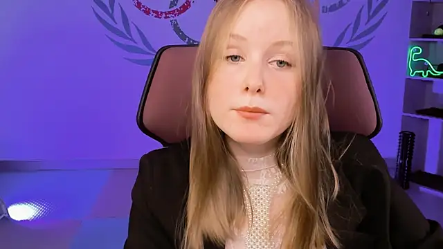 VivienLeeigh online show from February 7, 2025, 2:04 pm