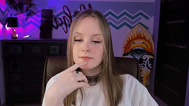 VivienLeeigh online show from March 2, 2025, 6:19 pm