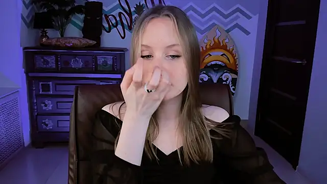 VivienLeeigh online show from March 12, 2025, 7:28 pm