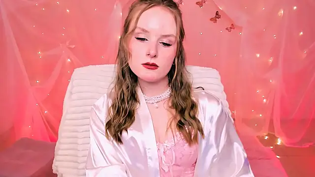VivienLeeigh online show from May 11, 2026, 4:04 pm