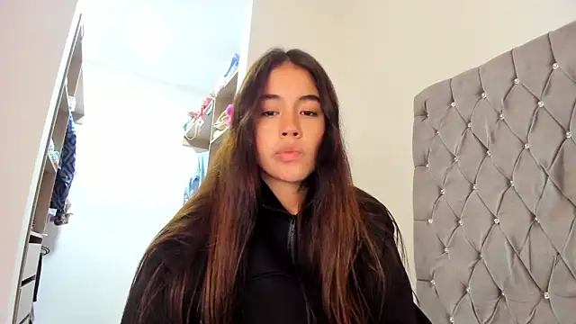 Snapshot of AriaMontgomery chatting on December 31, 2024, 4:49 am AriaMontgomery online show from December 31, 2024, 4:49 am