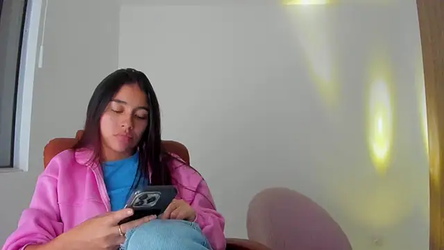 Snapshot of AriaMontgomery chatting on October 9, 2025, 4:10 am AriaMontgomery online show from October 9, 2025, 4:10 am