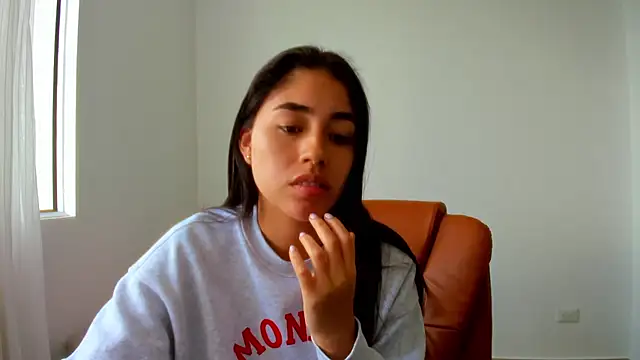 Snapshot of AriaMontgomery chatting on April 29, 2026, 6:14 pm AriaMontgomery online show from April 29, 2026, 6:14 pm