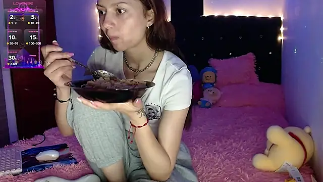 holy juli online show from March 15, 2025, 3:40 am