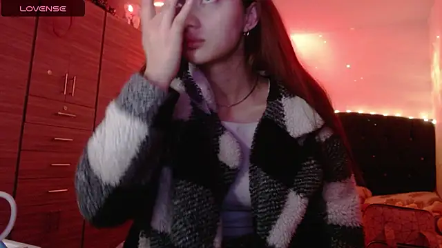 holy juli online show from October 15, 2025, 5:07 am