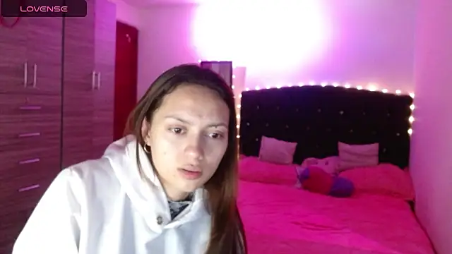 holy juli online show from October 17, 2025, 4:04 am