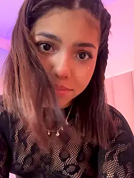 Snapshot of KellyOlsenbe chatting on December 14, 2025, 8:35 pm KellyOlsenbe online show from December 14, 2025, 8:35 pm
