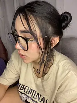 Nickiiiii online show from January 3, 2025, 6:11 am