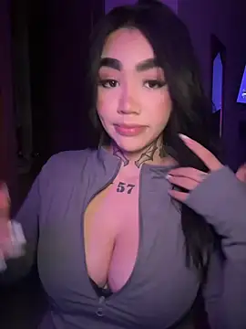 Nickiiiii online show from April 1, 2026, 6:14 am