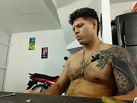 Snapshot of King_russo chatting on February 2, 2025, 1:55 am King russo online show from February 2, 2025, 1:55 am