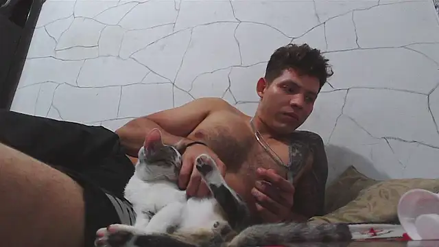 Snapshot of King_russo chatting on February 9, 2025, 5:08 am King russo online show from February 9, 2025, 5:08 am