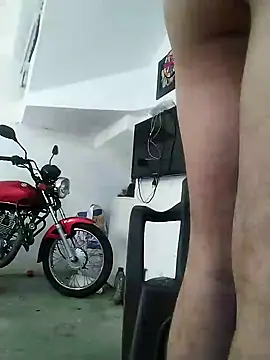 Snapshot of King_russo chatting on February 19, 2025, 9:03 pm King russo online show from February 19, 2025, 9:03 pm