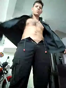 Snapshot of King_russo chatting on February 26, 2025, 7:27 pm King russo online show from February 26, 2025, 7:27 pm