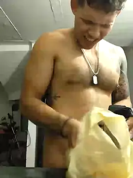 Snapshot of King_russo chatting on February 26, 2025, 11:37 pm King russo online show from February 26, 2025, 11:37 pm