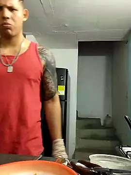 Snapshot of King_russo chatting on February 28, 2025, 10:39 pm King russo online show from February 28, 2025, 10:39 pm