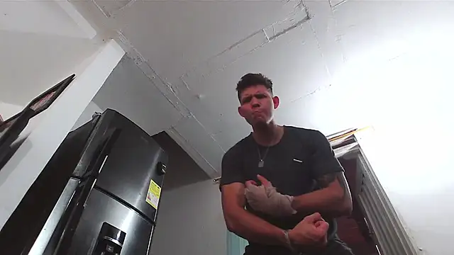 Snapshot of King_russo chatting on March 1, 2025, 8:53 pm King russo online show from March 1, 2025, 8:53 pm