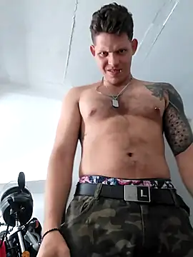 Snapshot of King_russo chatting on March 15, 2025, 7:16 pm King russo online show from March 15, 2025, 7:16 pm