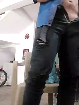 Snapshot of King_russo chatting on October 9, 2025, 5:55 pm King russo online show from October 9, 2025, 5:55 pm