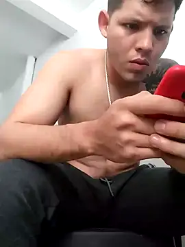 Snapshot of King_russo chatting on November 10, 2025, 3:22 pm King russo online show from November 10, 2025, 3:22 pm