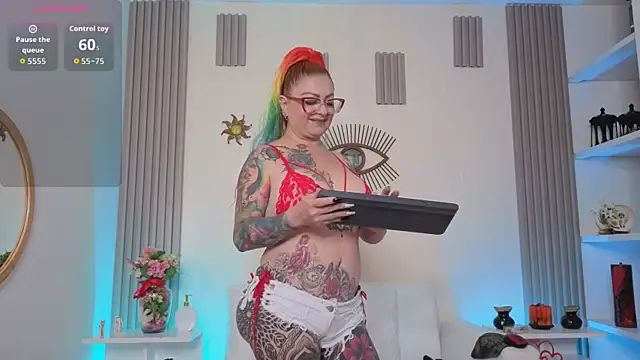 EMILY ROUSSE71 online show from May 25, 2026, 10:38 pm
