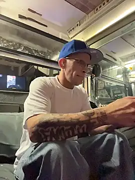 Snapshot of DirkD916 chatting on December 2, 2025, 6:08 am DirkD916 online show from December 2, 2025, 6:08 am