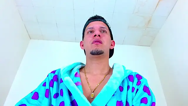 kevin  fox  online show from October 27, 2025, 7:18 pm