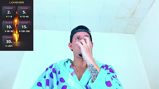 kevin  fox  online show from November 11, 2025, 7:14 pm