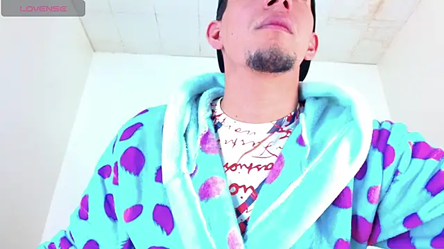 kevin  fox  online show from November 14, 2025, 7:12 pm