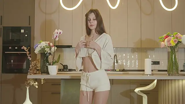 whisper of love online show from November 25, 2025, 2:11 am