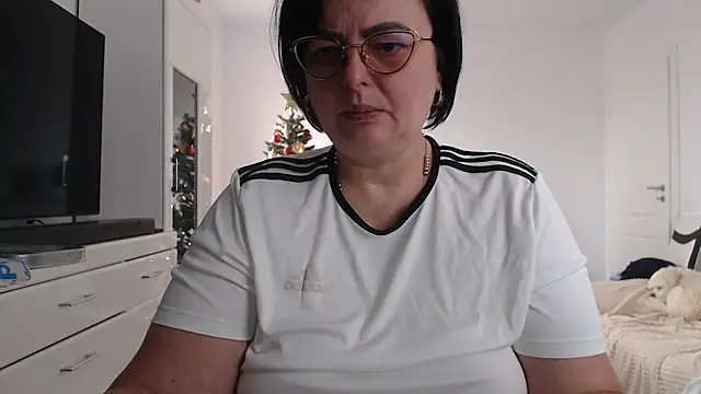 Amandamuller1982 online show from December 18, 2025, 9:04 am