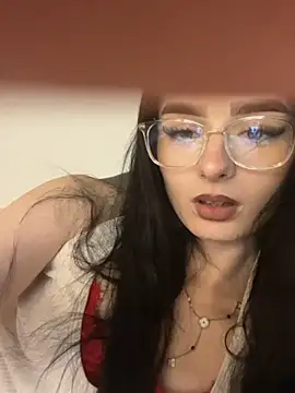 Snapshot of AdelinaAlia chatting on May 19, 2026, 8:15 pm AdelinaAlia online show from May 19, 2026, 8:15 pm