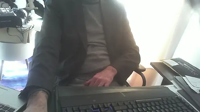 Snapshot of shyfrenchcock1 chatting on January 31, 2025, 9:37 am shyfrenchcock1 online show from January 31, 2025, 9:37 am