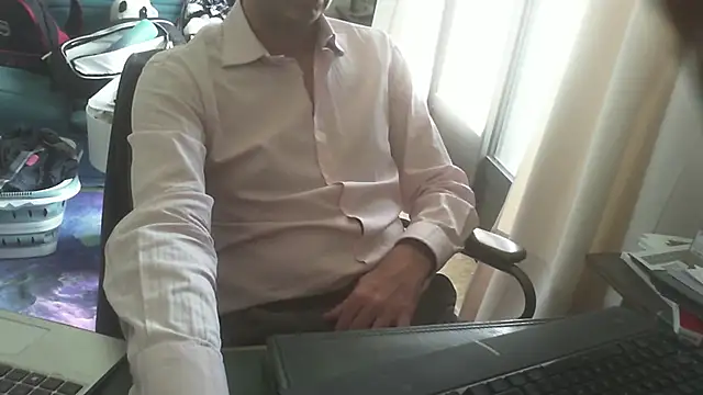 shyfrenchcock1 online show from April 21, 2026, 3:07 pm