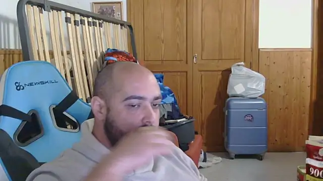 chicomallorca96 online show from March 29, 2026, 5:24 pm