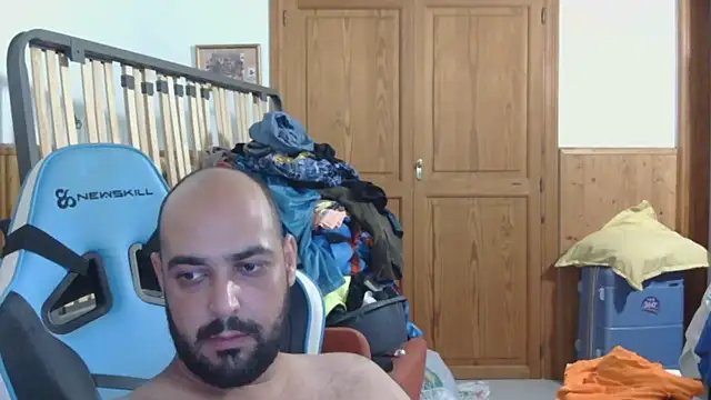chicomallorca96 online show from July 13, 2026, 2:53 pm