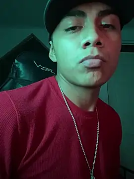 Snapshot of SkinnyHot444 chatting on December 17, 2024, 1:05 pm SkinnyHot444 online show from December 17, 2024, 1:05 pm