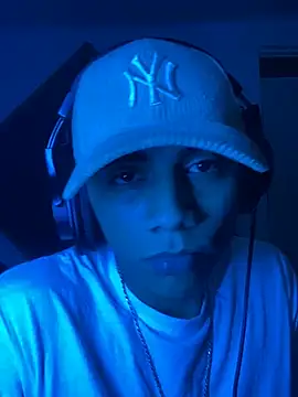 Snapshot of SkinnyHot444 chatting on January 18, 2025, 1:51 pm SkinnyHot444 online show from January 18, 2025, 1:51 pm