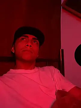 Snapshot of SkinnyHot444 chatting on January 19, 2025, 1:44 pm SkinnyHot444 online show from January 19, 2025, 1:44 pm