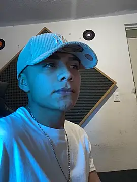 Snapshot of SkinnyHot444 chatting on February 2, 2025, 1:55 am SkinnyHot444 online show from February 2, 2025, 1:55 am