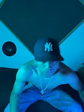 Snapshot of SkinnyHot444 chatting on February 18, 2025, 4:16 pm SkinnyHot444 online show from February 18, 2025, 4:16 pm