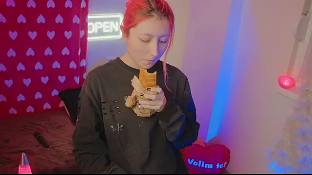 Snapshot of Bloom-fairy chatting on February 12, 2026, 12:44 pm Bloom-fairy online show from February 12, 2026, 12:44 pm