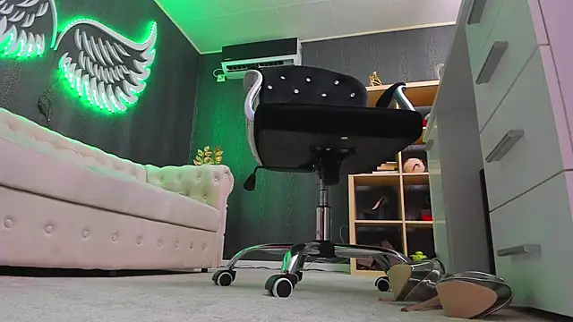 Snapshot of anemarieejolie chatting on January 19, 2025, 10:39 pm anemarieejolie online show from January 19, 2025, 10:39 pm